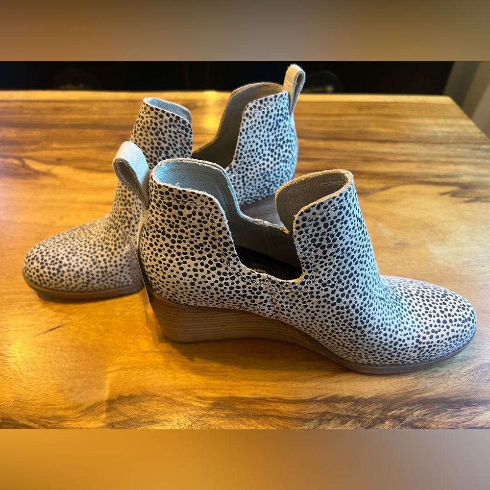TOMS Kallie Macadamia Mini Cheetah Suede Shoes – Size 8 – NWT - Picture 5 of 6